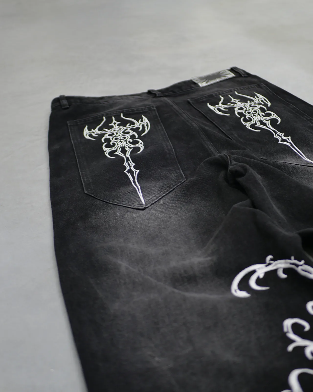 Broderies des poches arrière